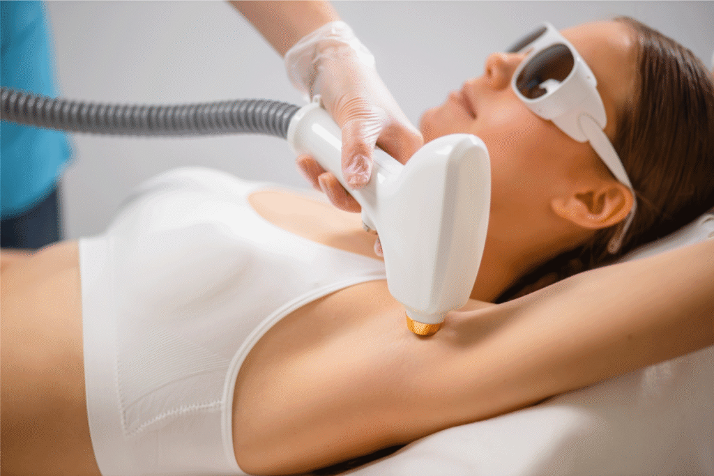 Devenez praticienne IPL/Laser : formation socle certifiante à Paris, conforme au décret du 24/05/2024. Finançable OPCO/FAFCEA.